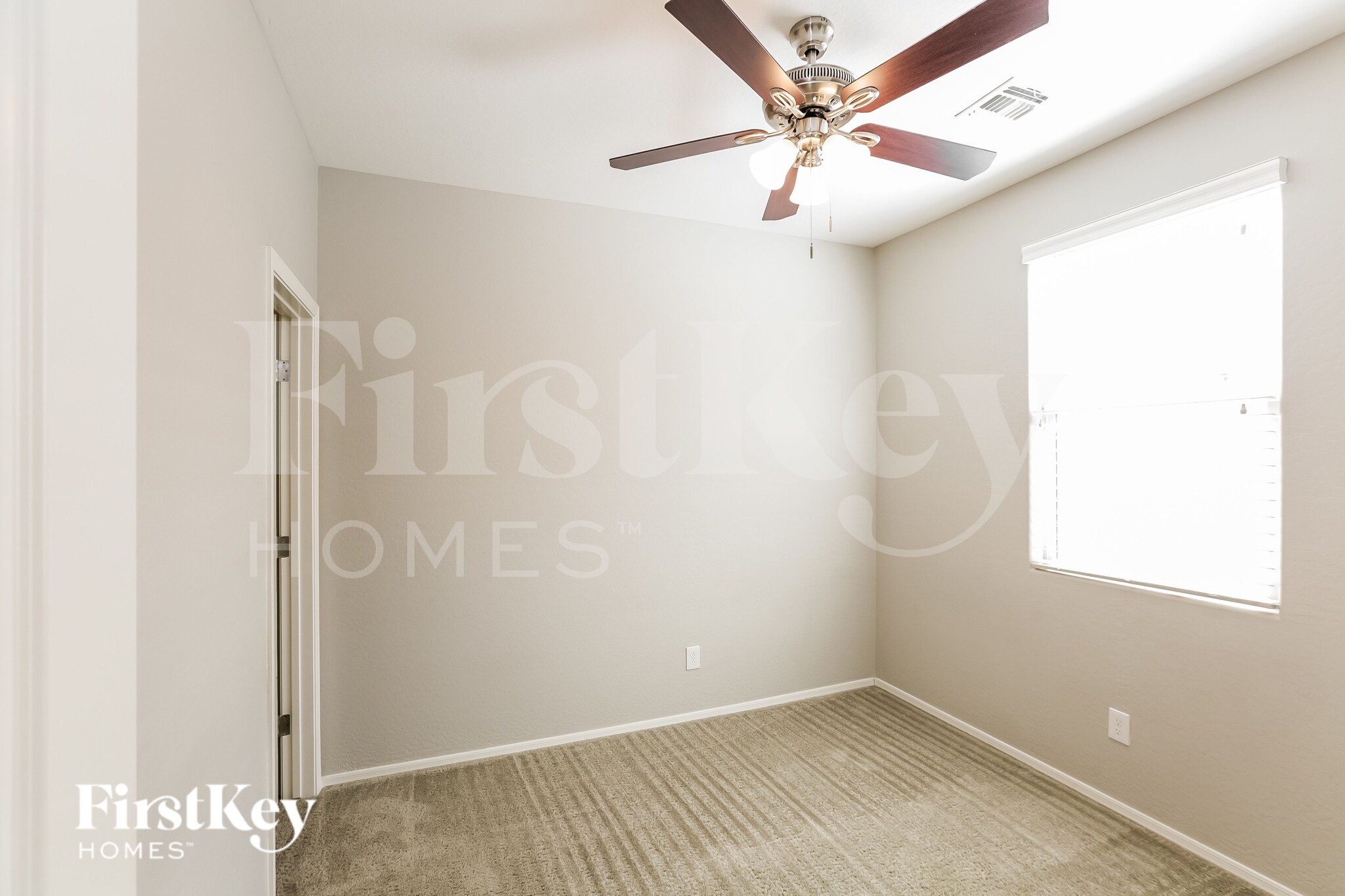 Building Photo - 22464 Via Del Oro