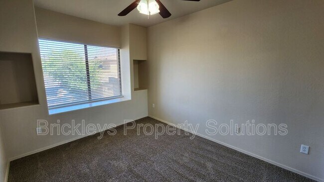 Building Photo - 705 W Queen Creek Rd
