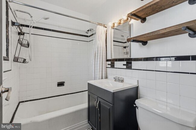 Building Photo - 3718 Farr Ave