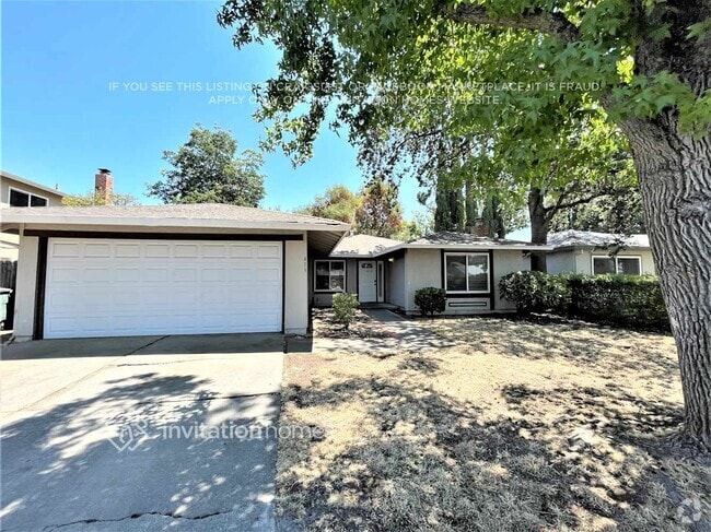Building Photo - 413 Royal Oaks Dr
