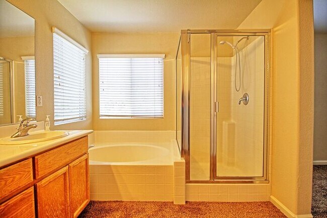 Building Photo - Lovely, Hidden Lake 4 bedroom, 2.5 bathroo...
