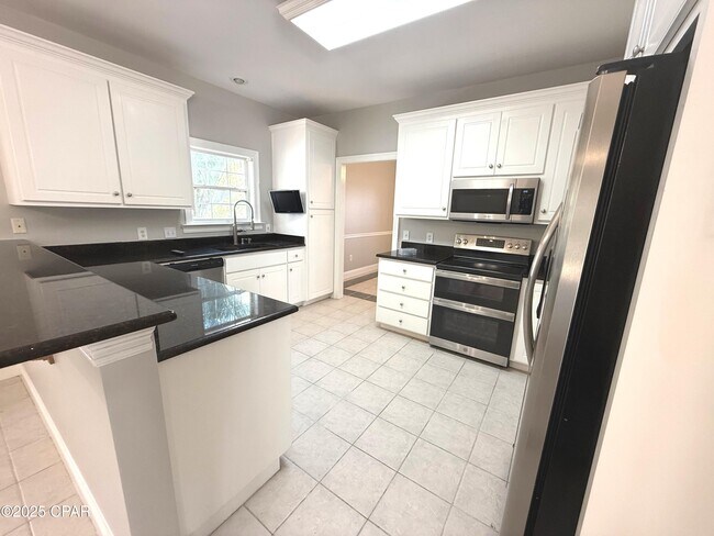 Building Photo - 12207 Lyndell Plantation Dr