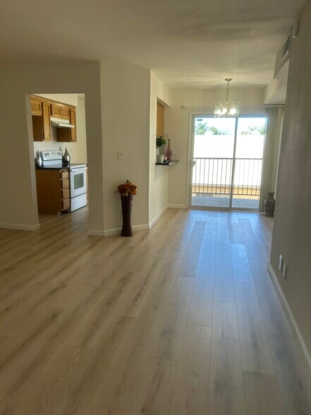 Primary Photo - 7641 Reseda Blvd