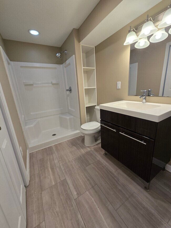 Building Photo - 2125 Hollywood Blvd