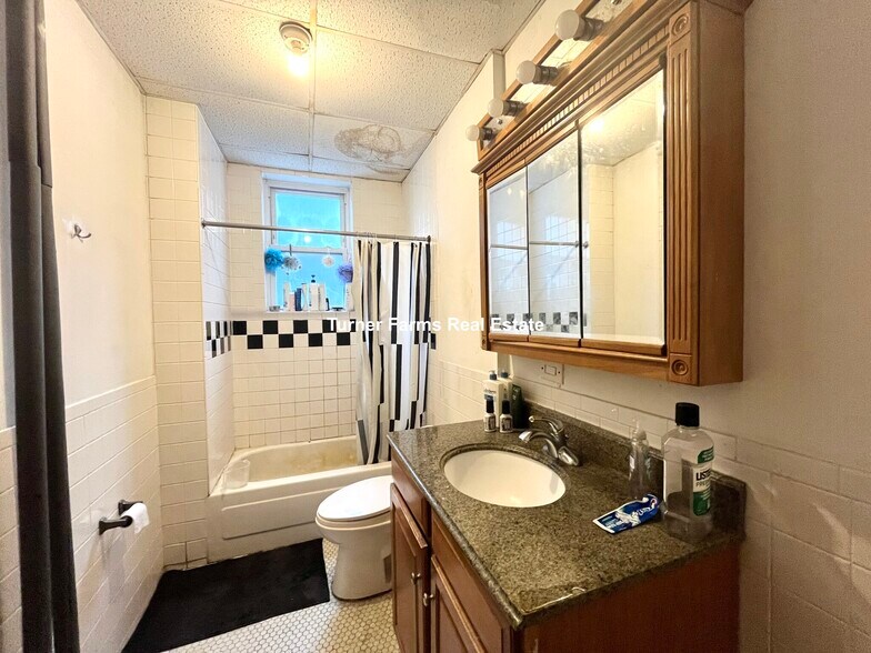 Building Photo - 16 Copenger St