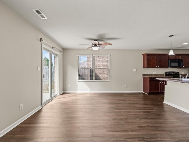 Building Photo - 208 Sedgewick Dr