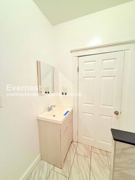 Building Photo - 506 Westminster St