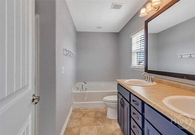 Building Photo - 173 Brickhill Cir