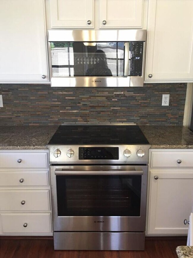 Building Photo - 3-bedroom remodeled in East Mesa