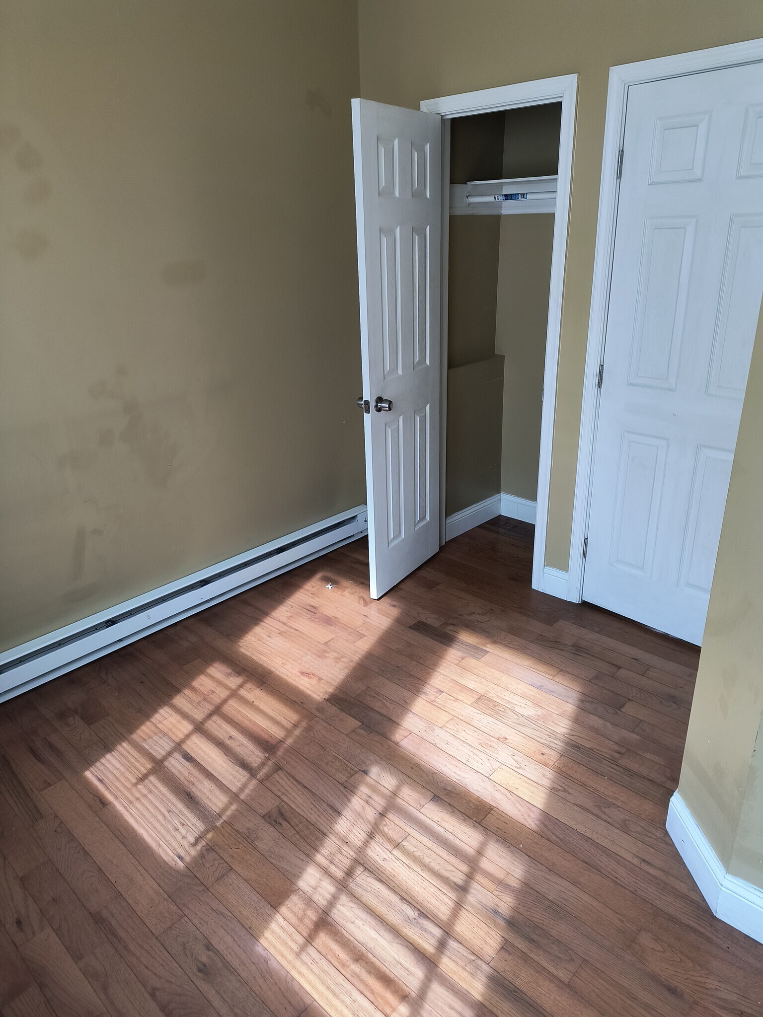 Building Photo - 1841 W Huntingdon St