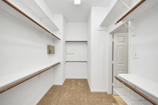 Building Photo - 12819 Kingsbridge Ln