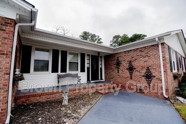 Building Photo - 805 Southview Cir