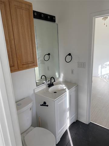 Building Photo - 989 Lake Dr