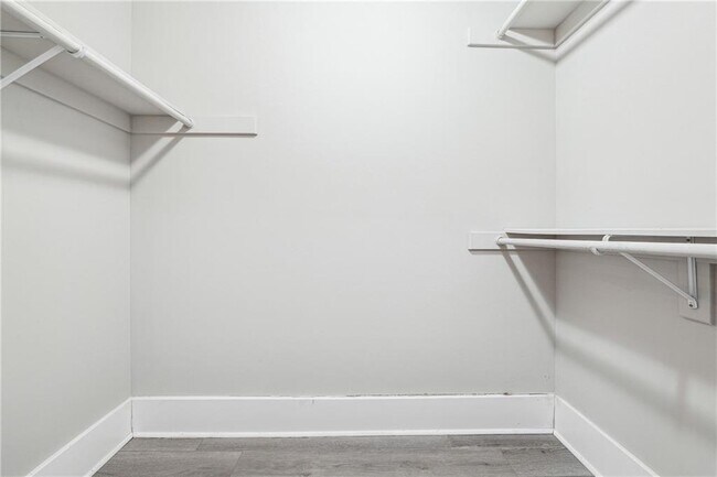 Building Photo - 40 Oak Forest Dr