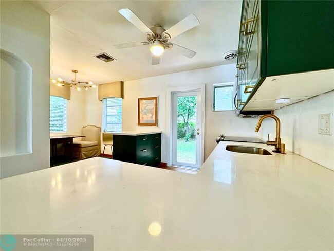 Building Photo - 311 NE 48th Ct