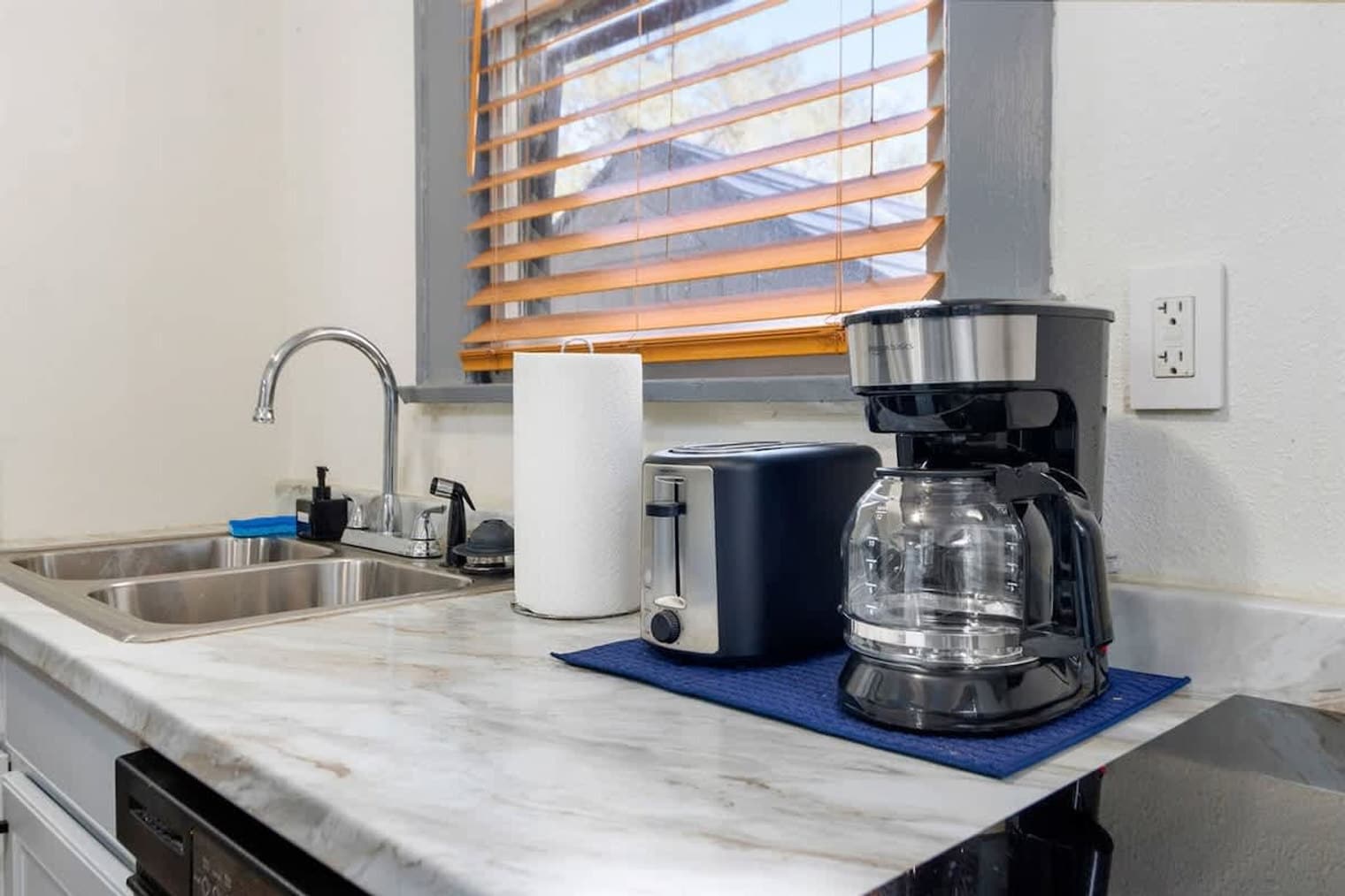 Building Photo - 713 E Palmetto St