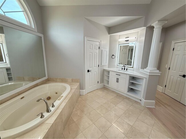 Building Photo - 1660 Briergate Dr