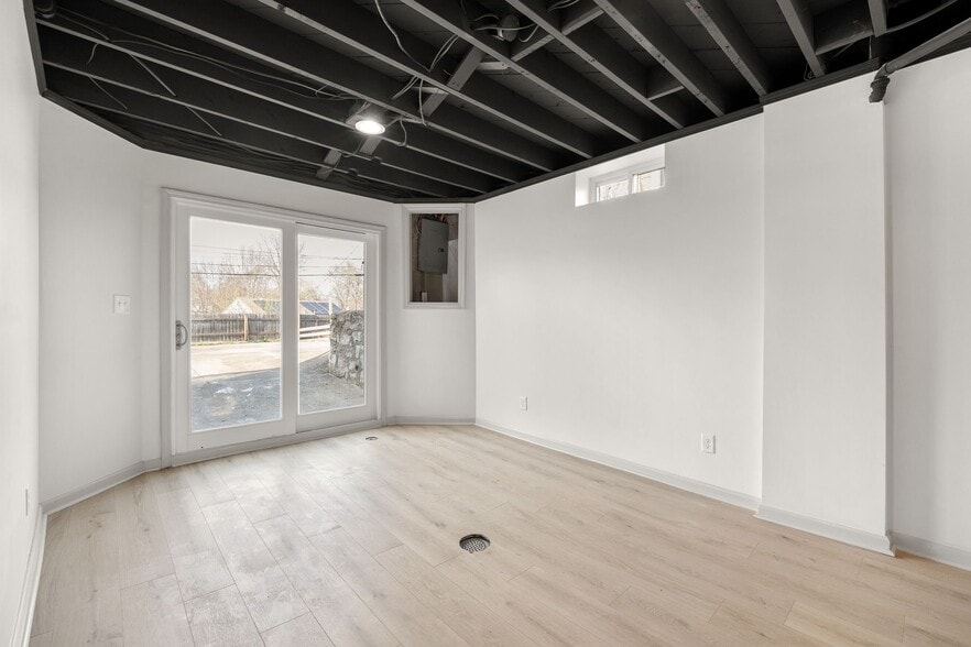 Building Photo - 822 E 72nd St