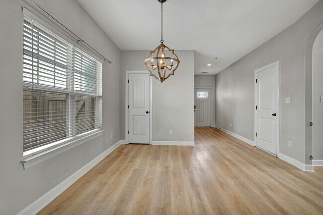 Building Photo - 211 Thalia Rd