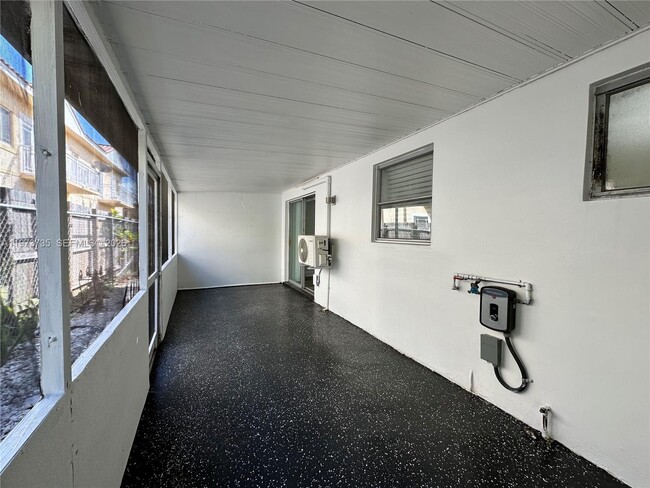 Building Photo - 2221 Monroe St