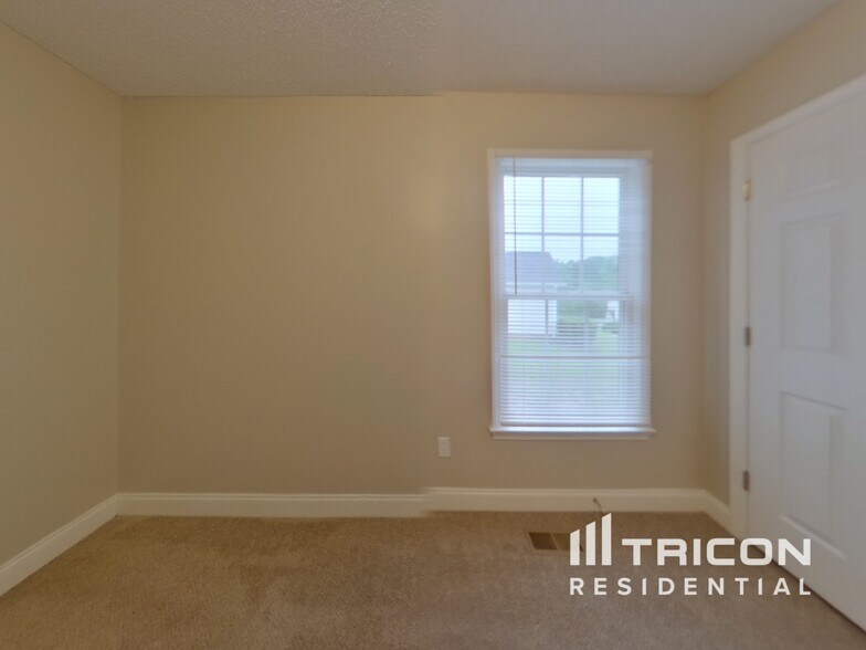Building Photo - 1527 Seejay Ct