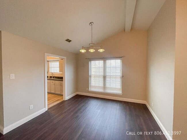 Building Photo - Beautiful 3/2 Townhome in Lubbock