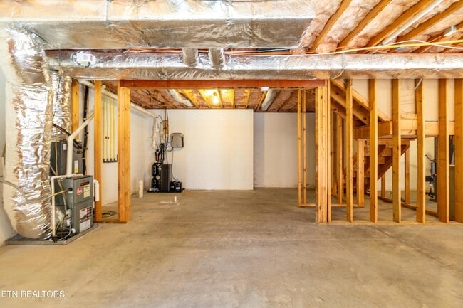 Building Photo - 8334 Bay Gardens Ln