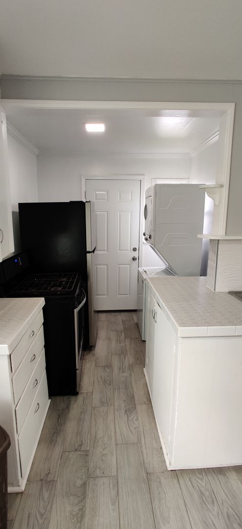 Building Photo - North Long Beach Private Back House