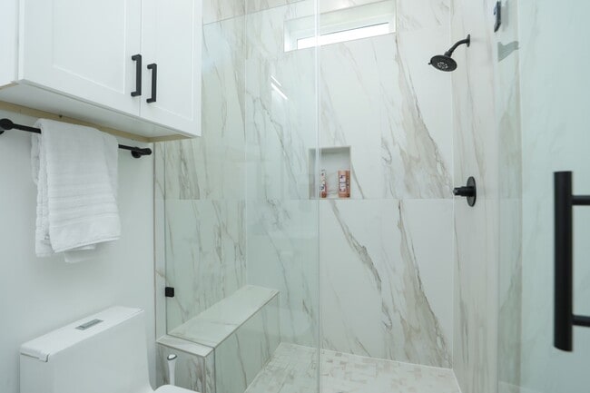 Building Photo - 5704 Fairdale Ln