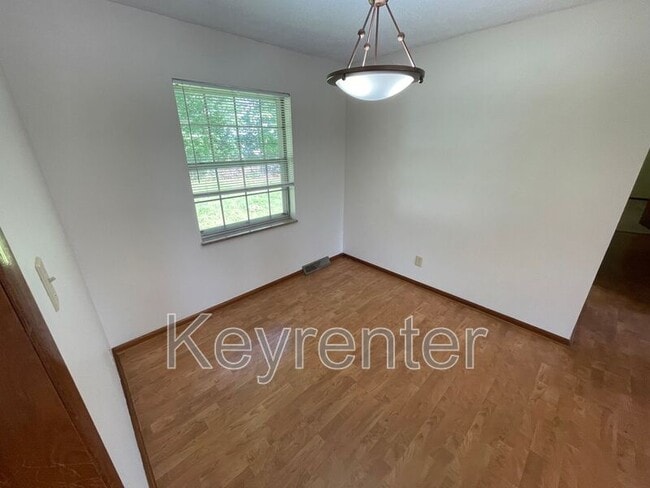 Building Photo - 12109 W Kingsgate Rd