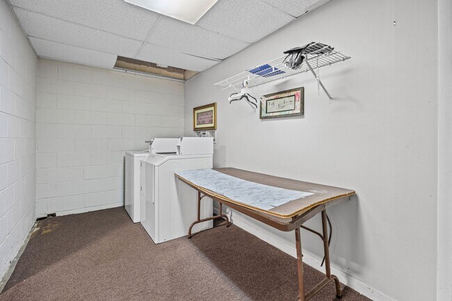 Building Photo - 154 Woodhill Dr