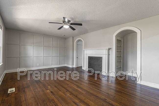 Building Photo - 5421 The Paseo