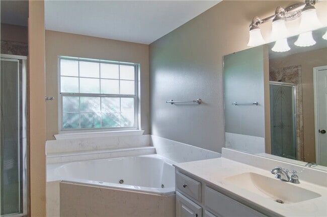 Building Photo - 1400 Front Royal Dr