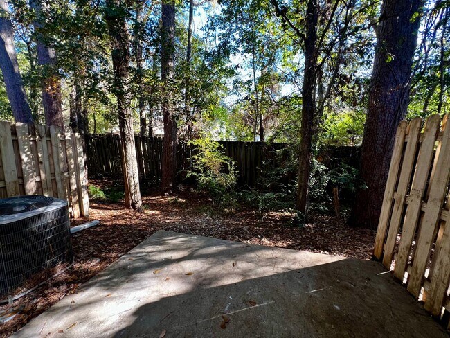 Building Photo - 2738 W Tharpe St