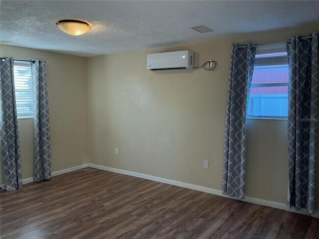 Building Photo - 3680 Whiting Dr SE