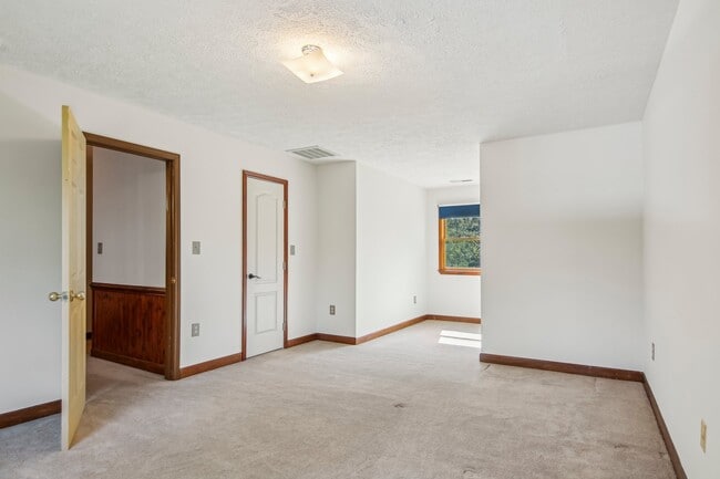 Building Photo - 11 Timothy Ln