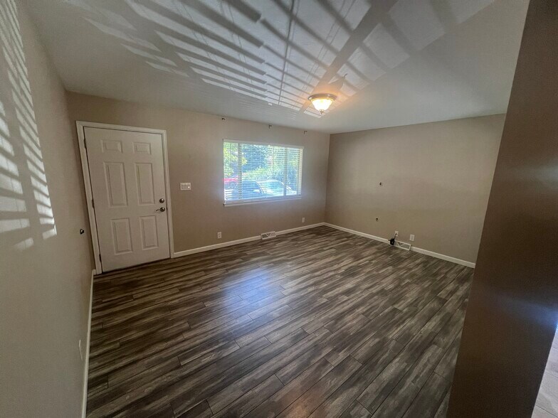 Living Room - 875 36th St