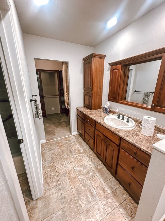 Building Photo - Large Home in Livermore Available July 1!