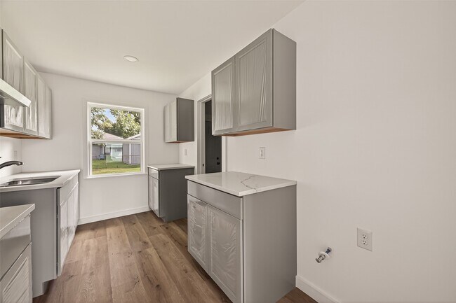 Building Photo - 3922 Alsace St