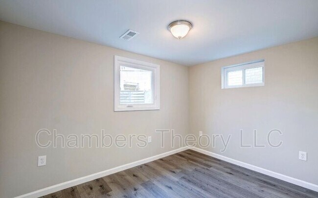 Building Photo - 1004 30th St SE