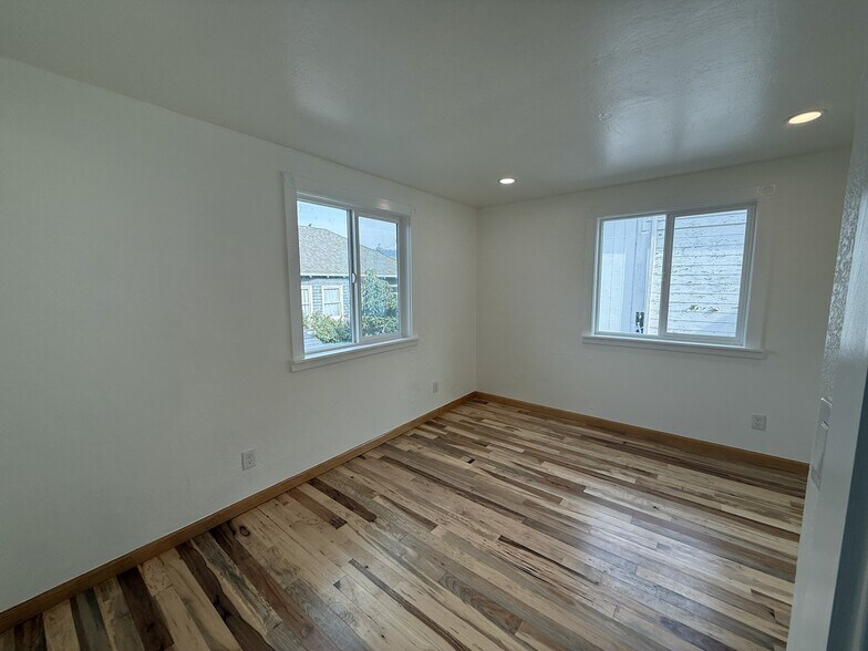 Building Photo - 1921 Harmon St