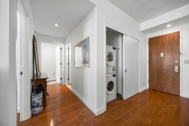 Building Photo - 20 Newport Pkwy