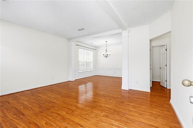 Building Photo - 490 Chippenham Ct