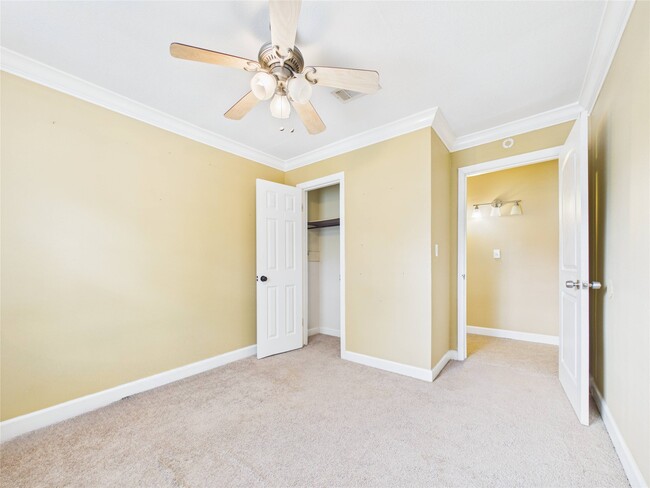 Building Photo - 1213 W Sidnor St