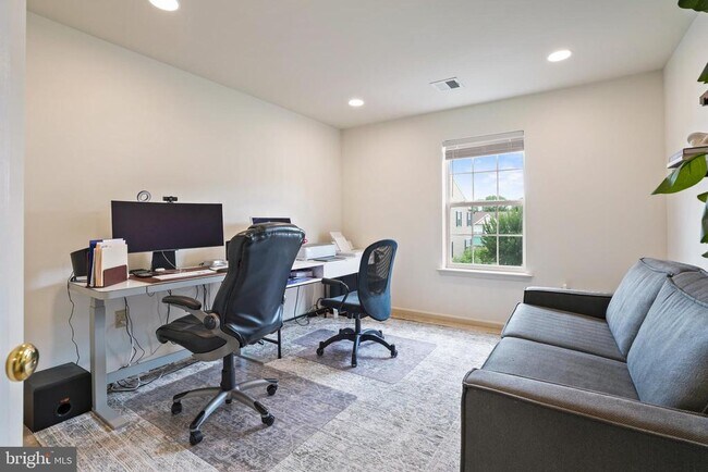 Building Photo - 2028 Berkeley Dr