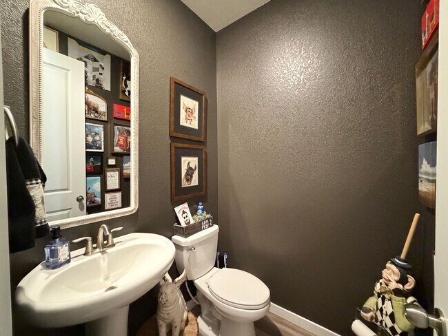 Building Photo - Exquisite Elizabeth Home