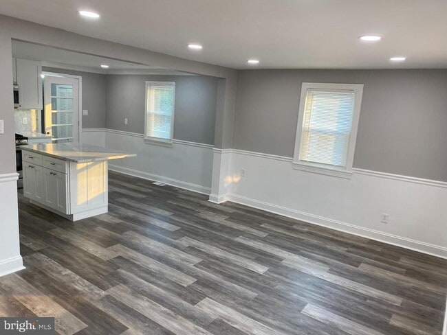 Building Photo - 404 Abbott Rd