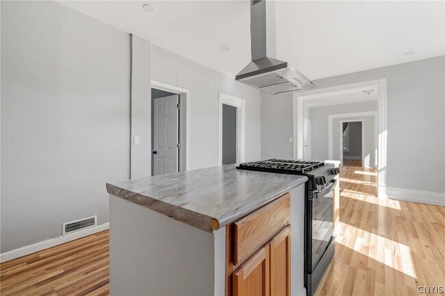 Building Photo - 319 Merriman Ave