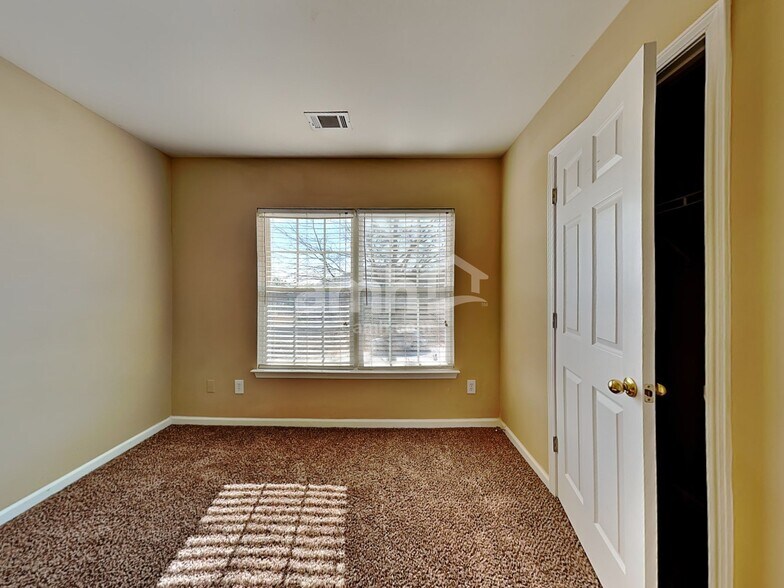 Building Photo - 206 Wild Dogwood Way
