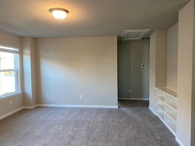 Building Photo - 3201 College Park Dr